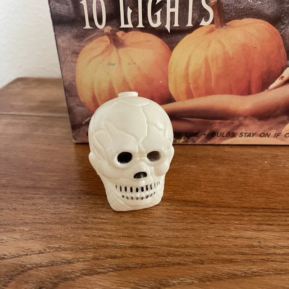 ELVIRA Mistress of the Dark Halloween NEW NOS 10 Skull Lights RARE Vintage